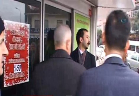 Taraf gazetesi haciz memurları eşliğinde tahliye edildi