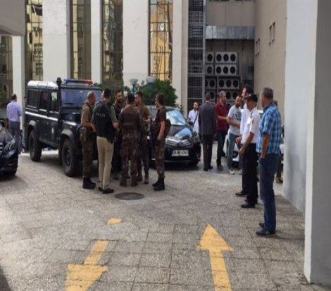 Türk Telekom'da sabotaj iddiası: Polis binayı boşalttı arama yapıyor