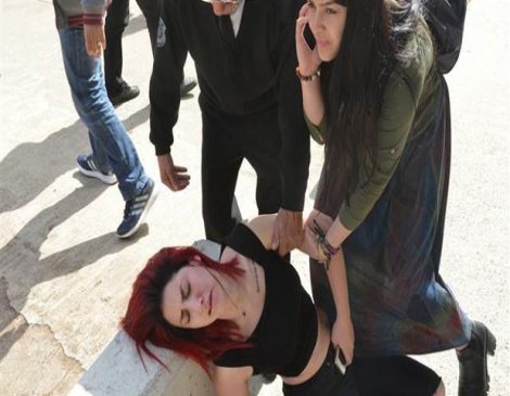 Üniversitedeki 8 Mart etkinliğinde kadına şiddet