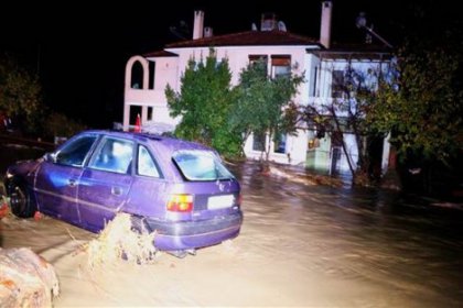 1 saatte bütün şehir su altında kaldı