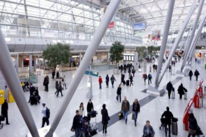 14 Türk yolcu Düsseldorf Havaalanı'nda bekletildi, 1 kişi gözaltına alındı
