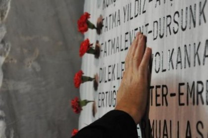 17 Ağustos Marmara Depremi'nde yaşamını yitirenler anıldı