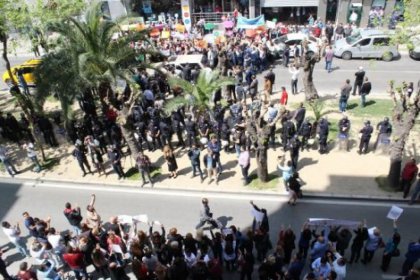 AKP’li ve CHP'li kadınlardan karşılıklı protesto