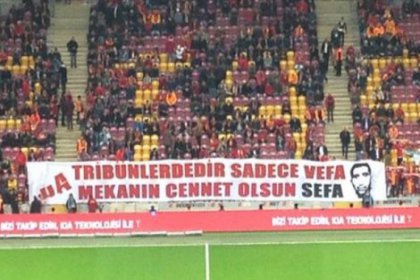 Arena'da dikkat çeken pankart!