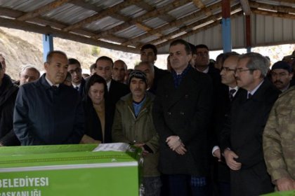 Bakan, Aladağ'daki cenaze töreninde espri yapmaya çalıştı!