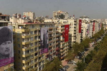 Başkan Karalar, her bayram Adana’yı bayraklarla donatıyor