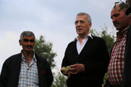 Başkan Tarhan, doludan zarar gören köyleri ziyaret etti