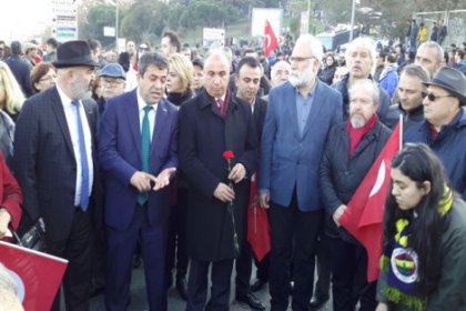 Birleşik Kamu-İş ve Eğitim-İş İstanbul'da patlama alanına Karanfil bıraktı