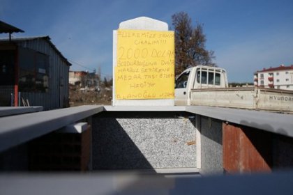 Bursa'da 'dolarını bozdur, mezar taşını götür' kampanyası