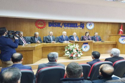 Çalışma ve Sosyal Güvenlik Bakanı Müezzinoğlu'ndan DİSK'e ziyaret