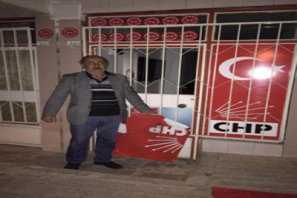 CHP mahalle temsilciliğinin camını kırdılar