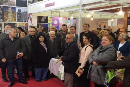 CHP'li İrgil Bursa 14. Kitap Fuarı’nda okurları ile buluştu