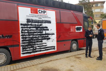 CHP'nin otobüsüne boyalı saldırı