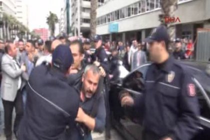 Çipras görüşmesi öncesi Davutoğlu'na protesto