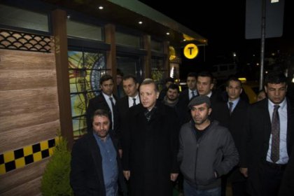 Cumhurbaşkanı Erdoğan yolu üstündeki taksi durağını ziyaret etti