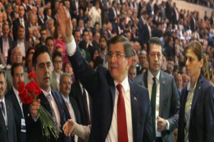 Davutoğlu: Hiçbirimiz vazgeçilmez değiliz!