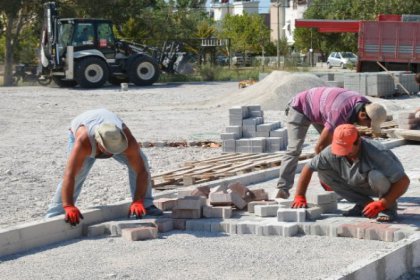 Dikili’de hizmet yağmuru devam ediyor