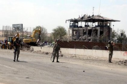 Diyarbakır'da patlama: 2 polis, 1 çocuk hayatını kaybetti