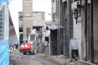 Diyarbakır’ın tarihi camisinin duvarları yıkıldı!
