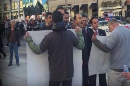 Erdoğan’ın korumaları protestoları bastırmak için bağırdı!