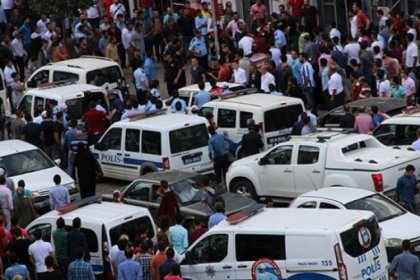 Erzurum'da 100 kişi birbirine girdi, çok sayıda yaralı var!