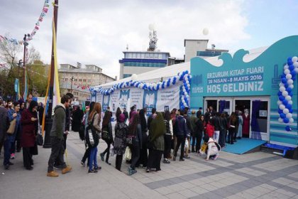 Erzurum'da kitap fuarına yoğun ilgi