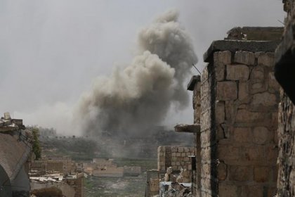 Esed rejimi Halep'in bağlantısını kesti