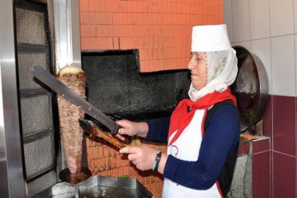 'Fatma Ana' çocukları için döner ustası oldu