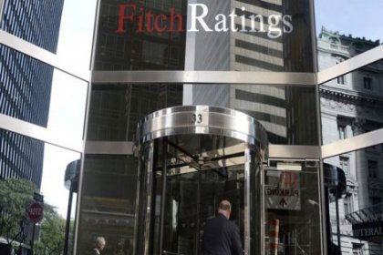 Fitch Türkiye'nin lira notunu düşürdü