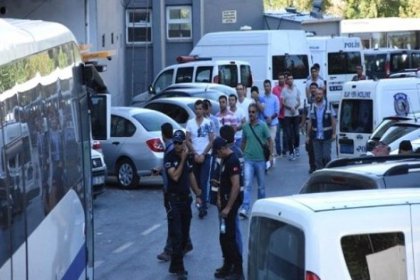 Foça'da gözaltına alınan askerlerden 100'ü serbest