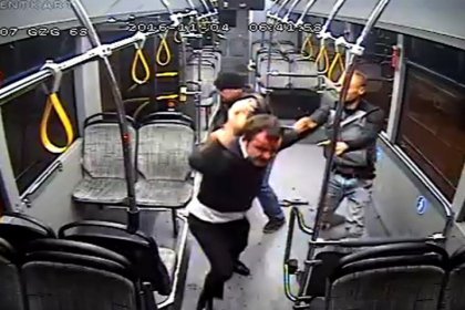 Halk otobüsü şoförüne demir çubukla saldırdılar