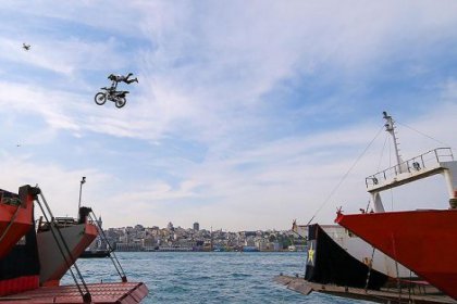 İstanbul Boğazı'nda rekor atlayış