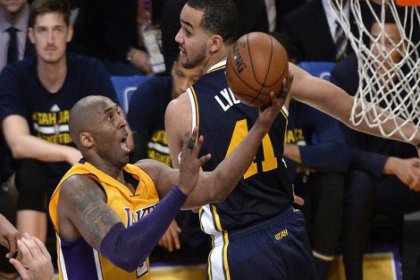 Kobe 20 yıllık kariyerine 60 sayıyla veda etti