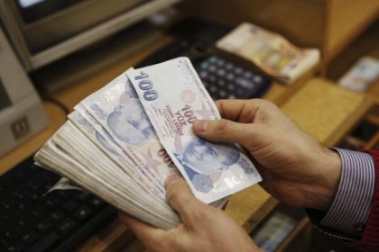 Maaşlardan 600 lira kesinti Meclis'ten geçti