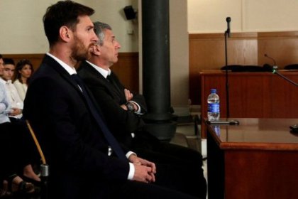 Messi hakim karşısında