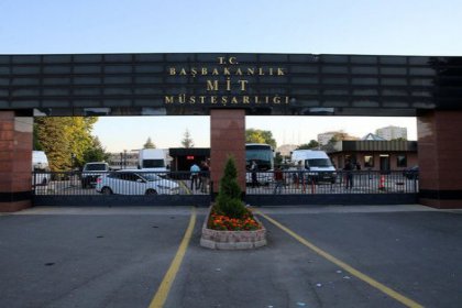 MİT'te 100 personel görevden alındı