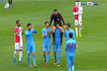 Salih Dursun bu defa hakemi omuzlarına aldı
