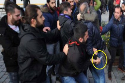 Sultanahmet'te katliamı protesto edenlere bıçaklı saldırı