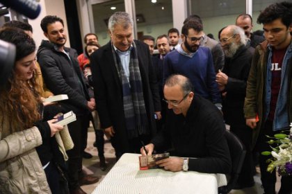 Sunay Akın’a Adana’da yoğun ilgi