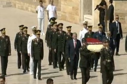 YAŞ üyeleri Anıtkabir'de