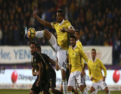 Osmanlıspor ile Fenerbahçe 1-1 berabere kaldı