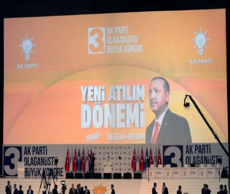 AKP kongresinde gerginlik: Polis müdahale etti, 1 yaralı var
