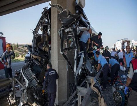 Ankara-Eskişehir yolunda yolcu otobüsü kaza yaptı: 5 ölü
