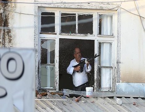 Ankara'da husumet pencereye çıkıp ateş açtı teslim ol çağrısına uymadı; öldürüldü
