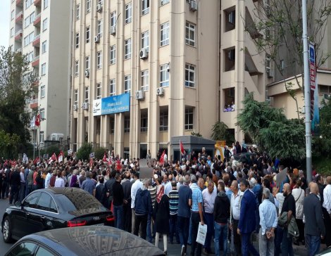 Armutlu halkından Çevre ve Şehircilik İl Müdürlüğü önünde protesto