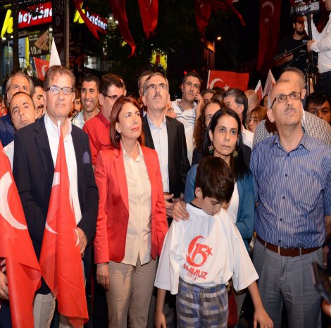 Avcılar Belediye Meclisi'nden darbeye karşı ortak bildirge