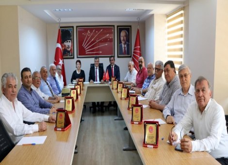 Barut’tan eski il başkanlarına teşekkür plaketi