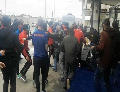 Başakşehir'li futbolcular gazetecilere saldırdı