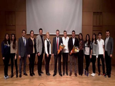 Başkan Balyemez'den öğrencilere  Liderlik-Yöneticilik semineri