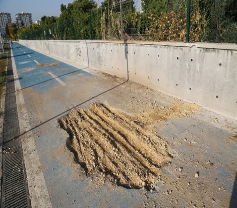 Belediye yaptı vandallar yıktı